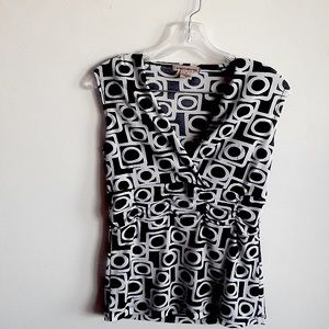 Susan Lawrence Ruched Waist V-Neck S Black White Sleeveless Top Geometric Print